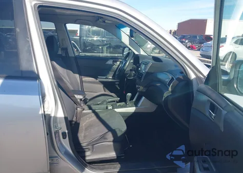 2010 Subaru Forester 2.5X Premium z USA, uszkodzony, nr VIN JF2SH6CCXAH910401